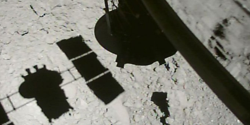 Japans Hayabusa2 Spacecraft Grabs Epic Close-up Just 30 feet Above Asteroid